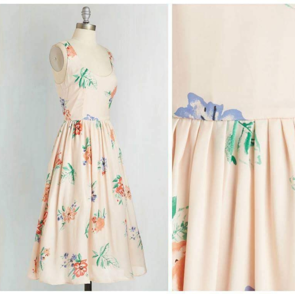 Older model Modcloth dress